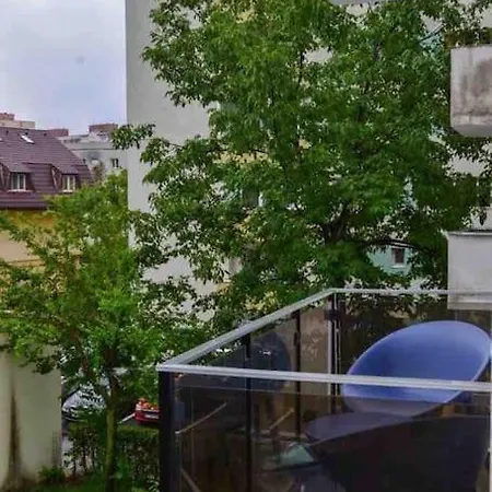 아파트 House Of Joy